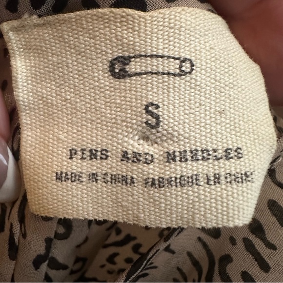 Pins and Needles Leopard Print Semi Sheer V-Neck Blouse Size Small - Picture 6 of 7